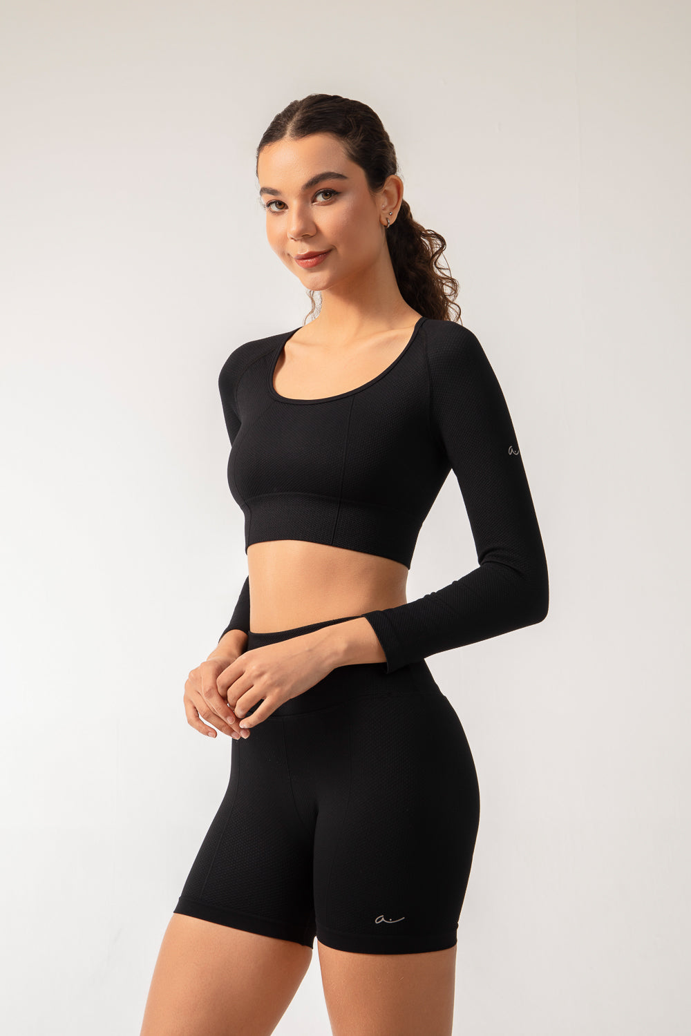 TERRA Crop Top - Black