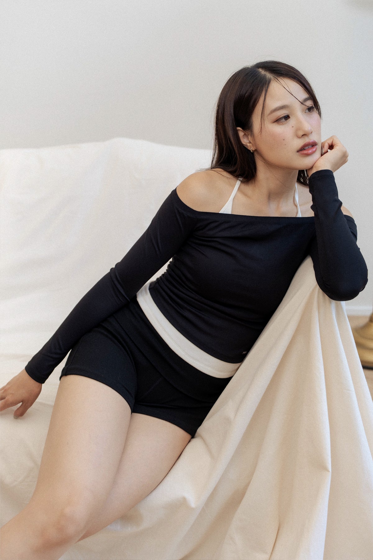BELLA Off Shoulder Top In Black