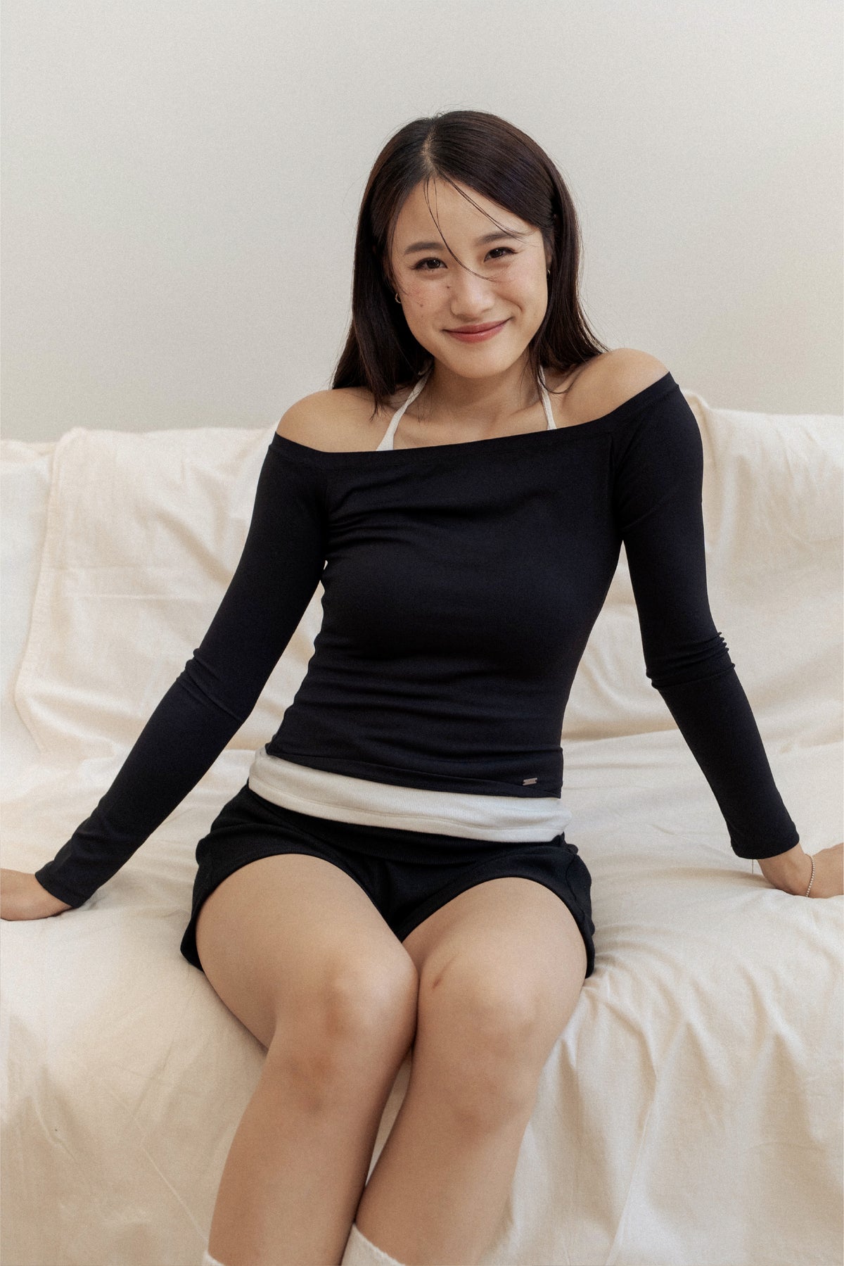 BELLA Off Shoulder Top In Black