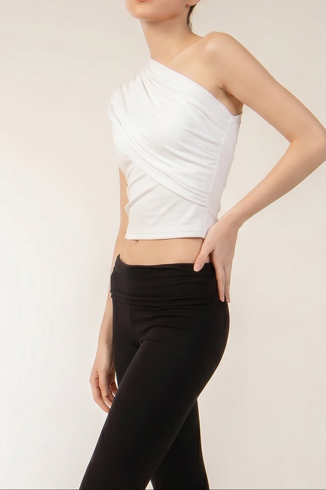 ARELLA Cape in White