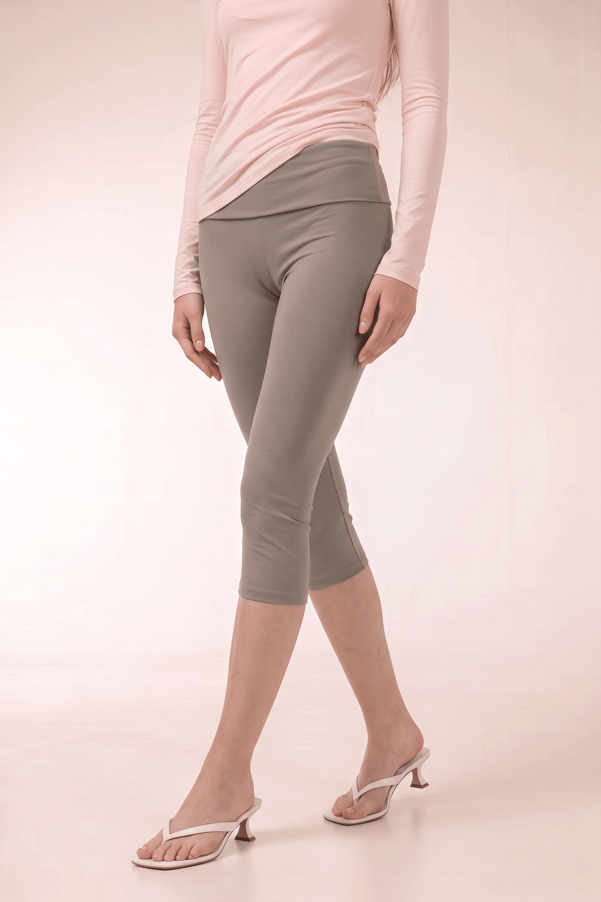 ELLA Capri In Tan