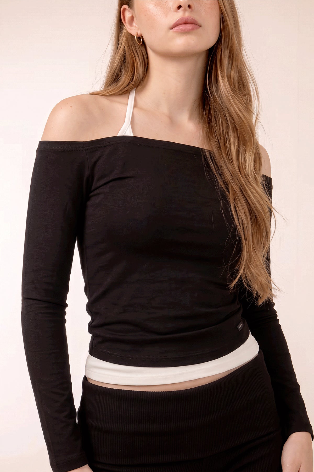 BELLA Off Shoulder Top In Black