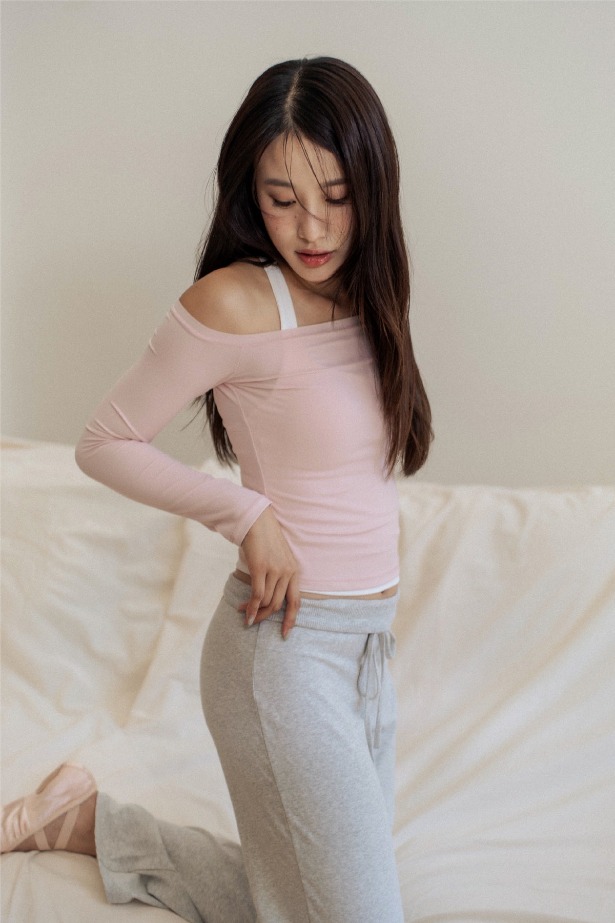 BELLA Off Shoulder Top In Pink