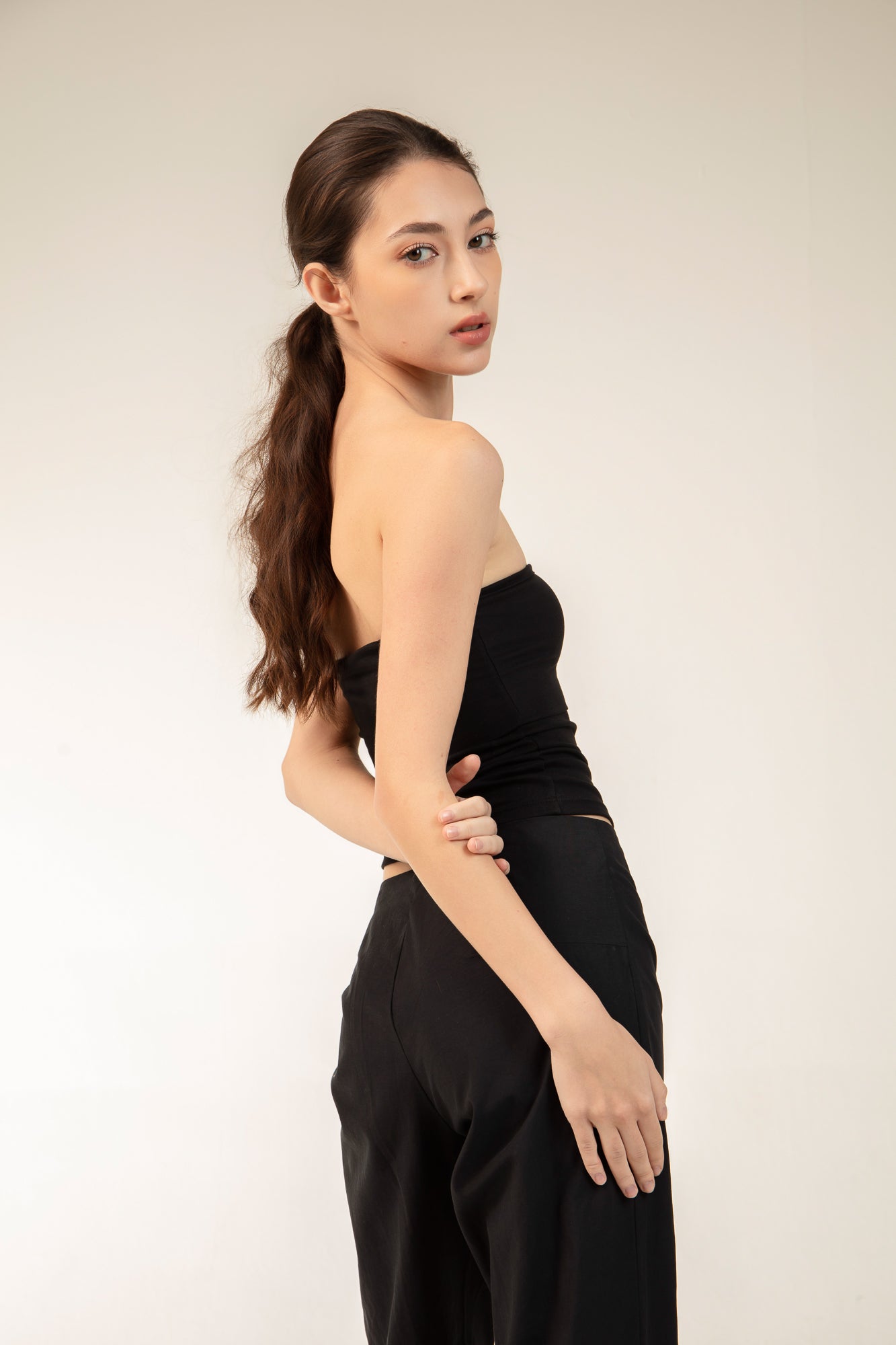 AVERY Top In Black