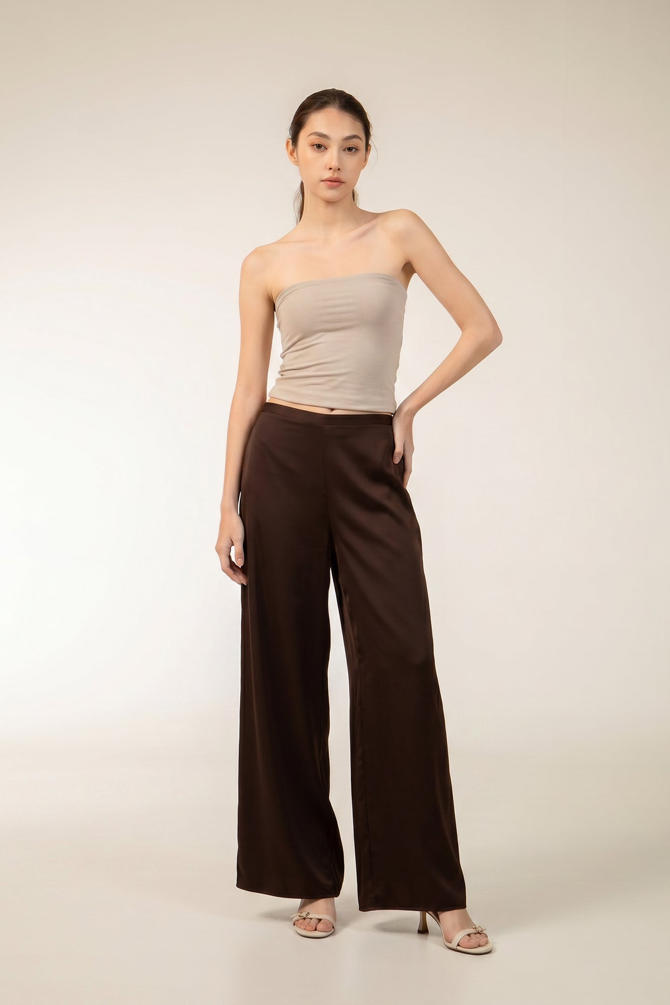 AVERY Top In Tan