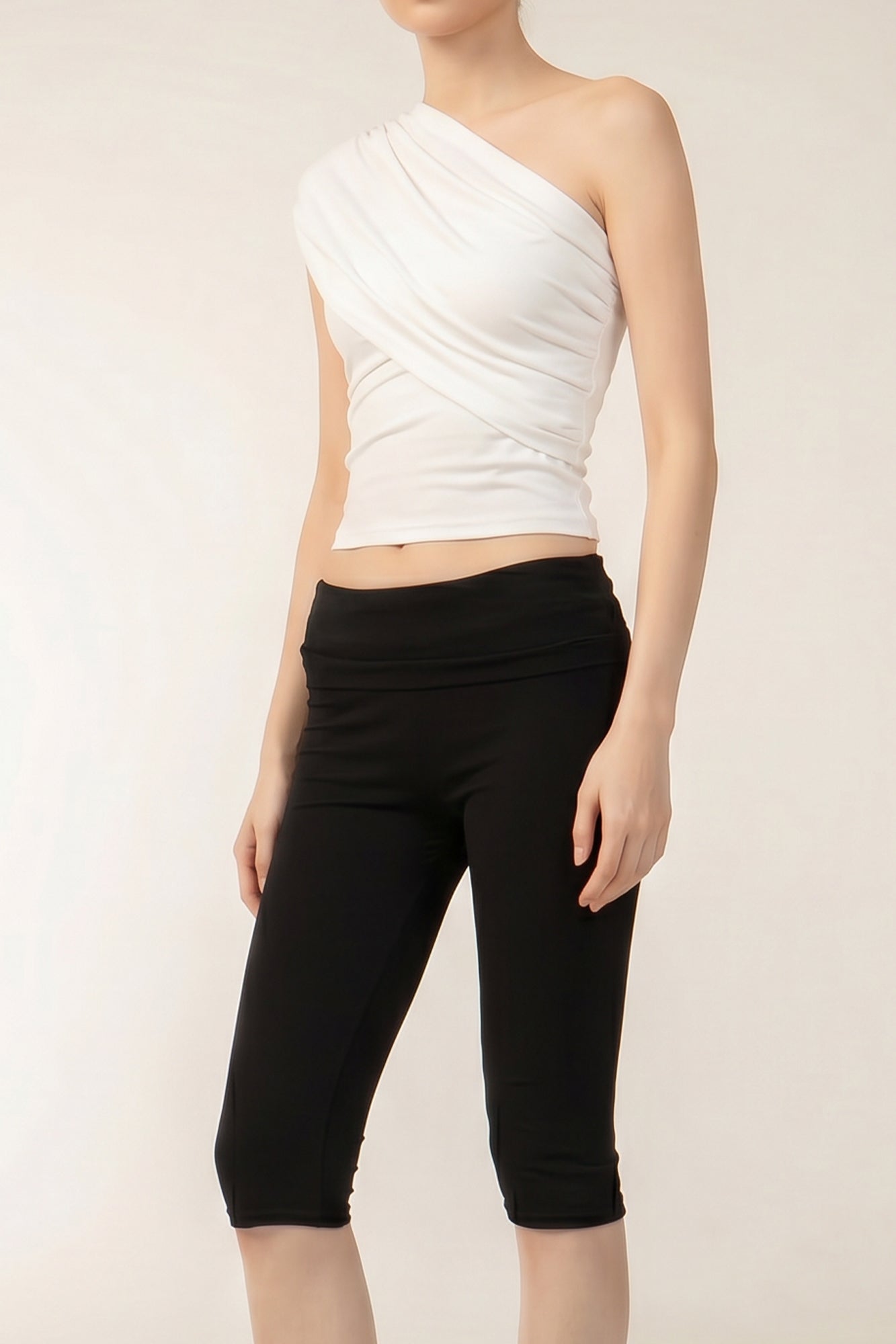 ARELLA Cape in White