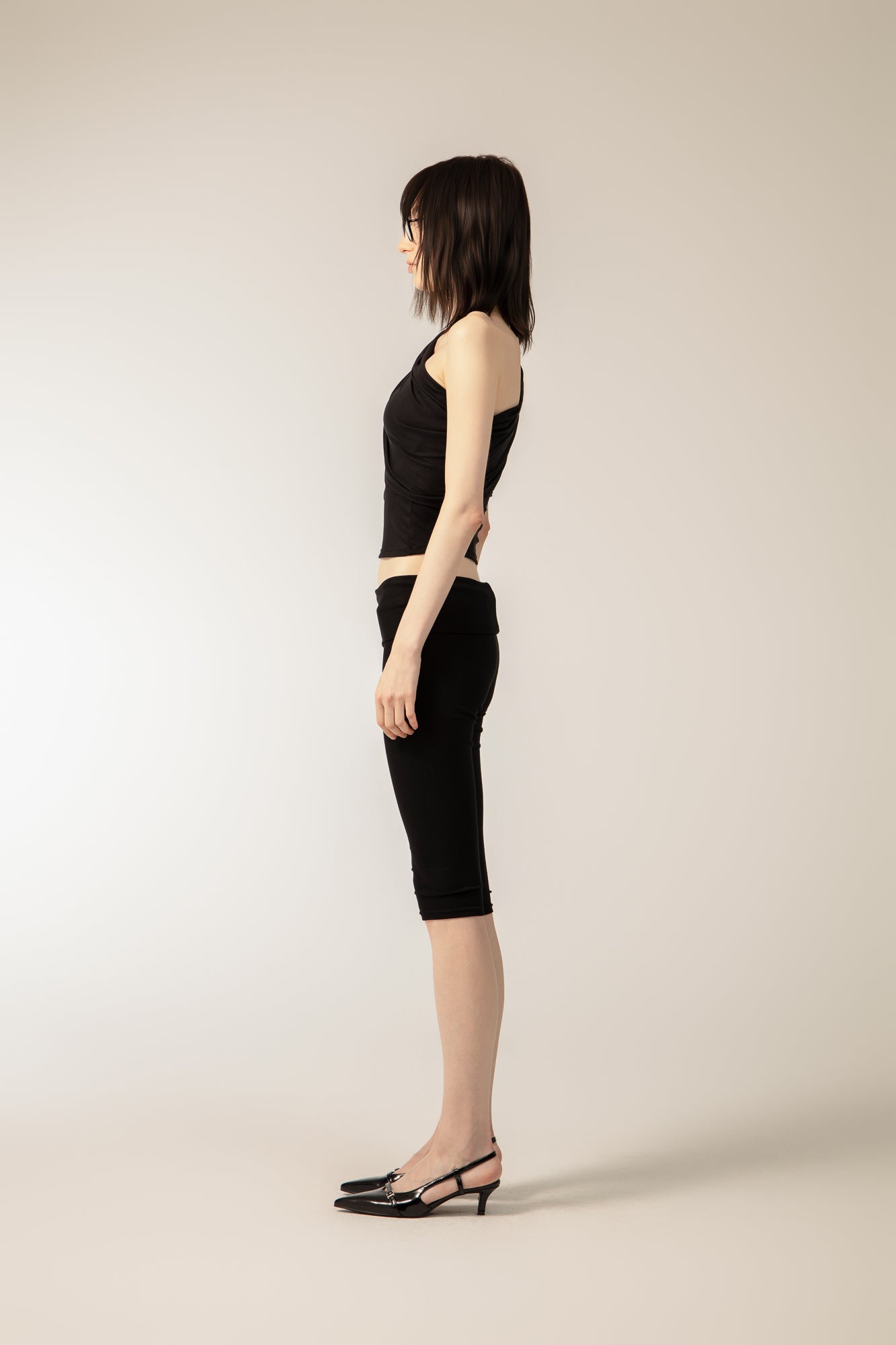 ELLA Capri in Black