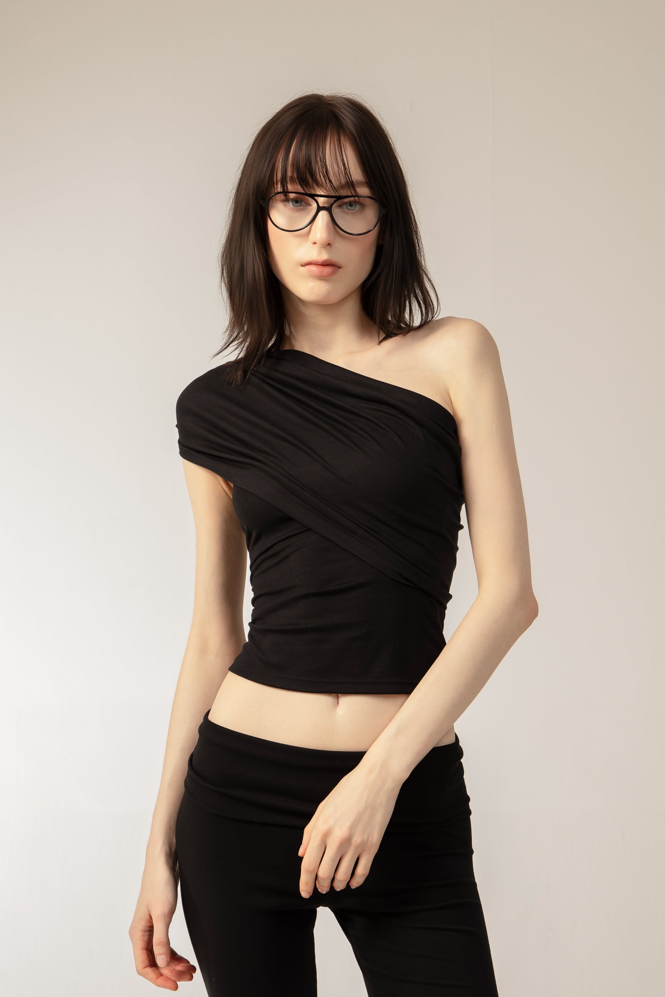 ARELLA Cape in Black